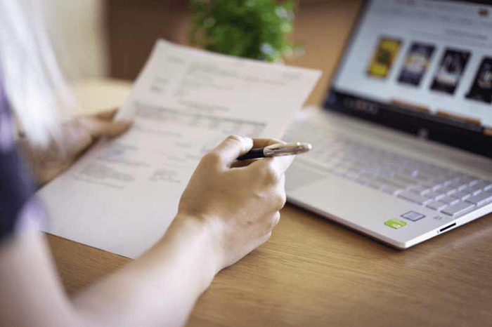 論文查重查摘要嗎？論文查重復(fù)雜嗎？